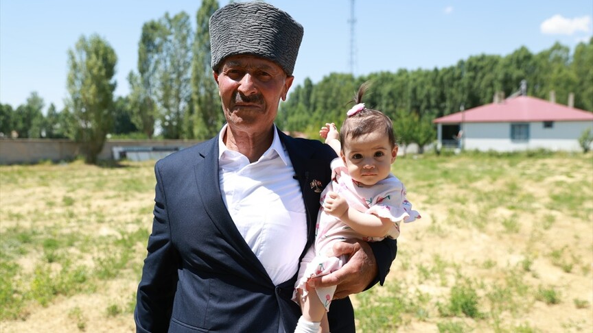"Efsane tank"ın şoförü Kıbrıs gazisi, silah arkadaşlarıyla verdiği mücadeleyi unutamıyor