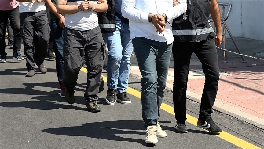 İstanbul merkezli 16 ilde dolandırıcılık gelirlerinin aktarılmasına yönelik operasyonda 20 şüpheli yakalandı