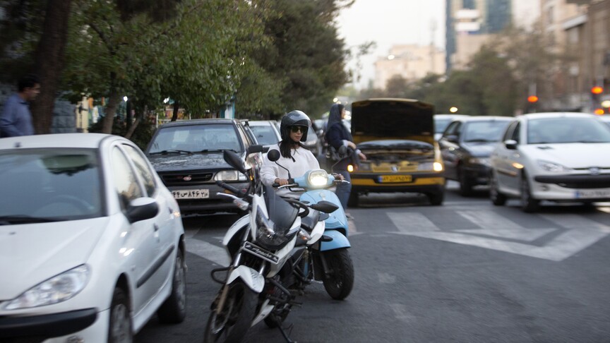 İran'da kadınlara motosiklet ehliyeti verilmesi için hazırlıklar tamamlandığı açıklandı