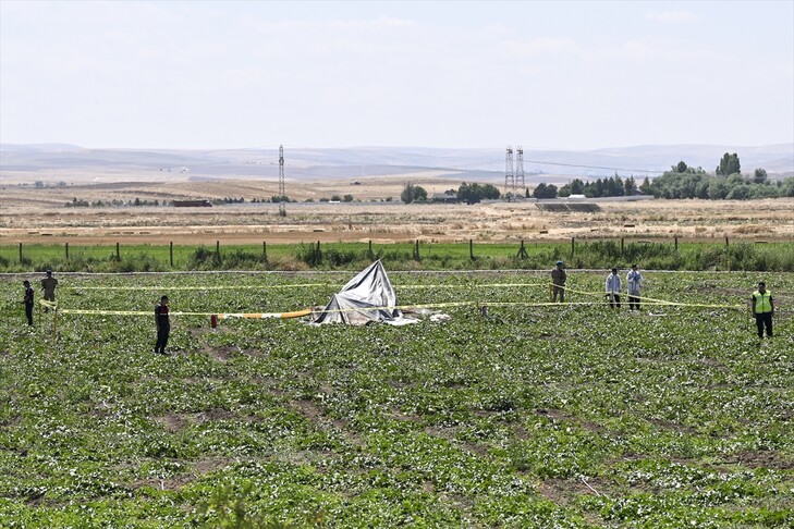 Ankara'da sivil helikopter düştü
