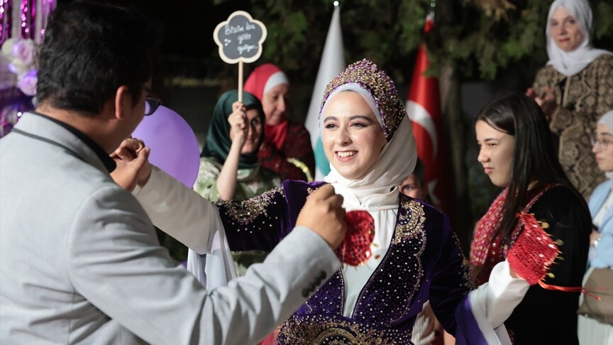 Amman Yunus Emre Enstitüsünde Ürdünlü çifte Türk usulü kına gecesi