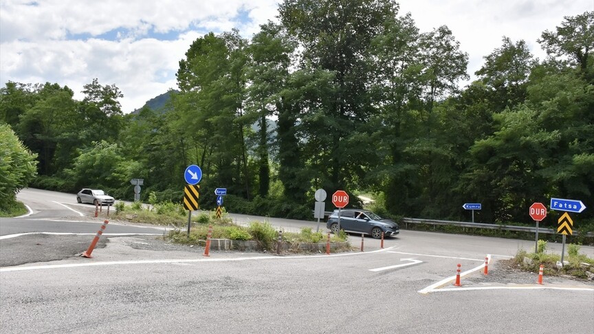 Ordu'da sürücüleri zorlayan kavşakta tabela sayısı 29'dan 19'a indirildi