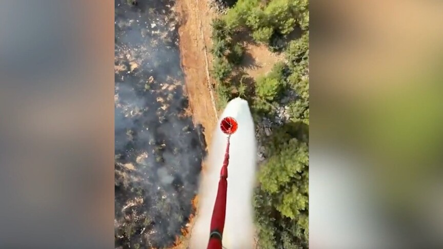 Antalya'da orman alanı dışındaki arazide çıkan yangına müdahale ediliyor