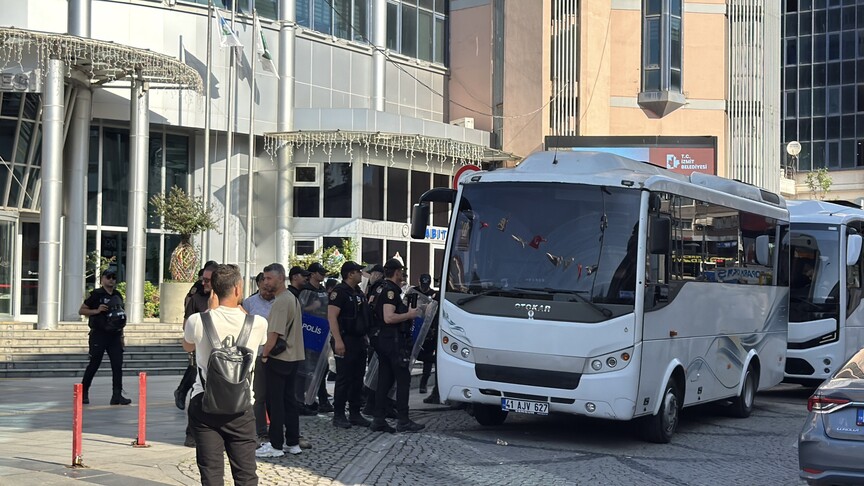 İzmit Belediyesine yönelik yolsuzluk soruşturmasında 20 şüpheli tutuklandı