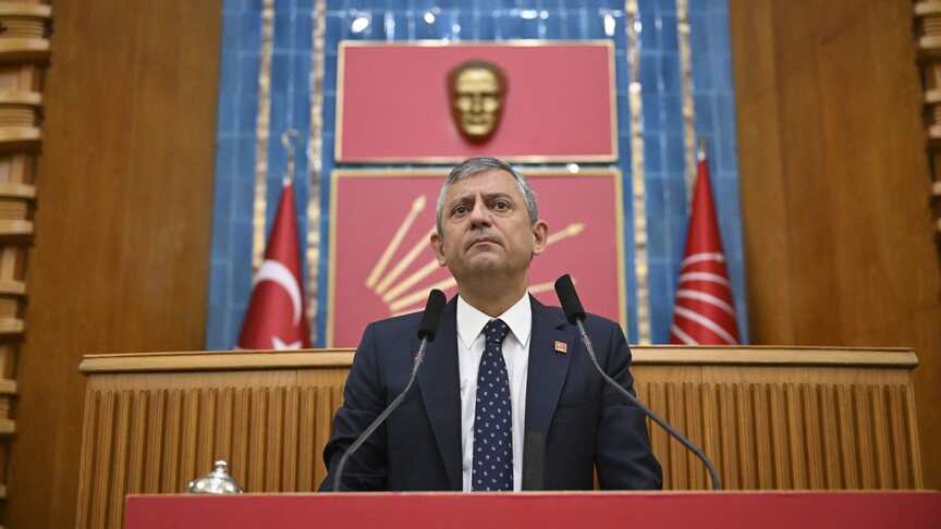 Yeni Partinin kuruluş evraklarını imzalayan Özgür Özel, CHP'den istifa etti