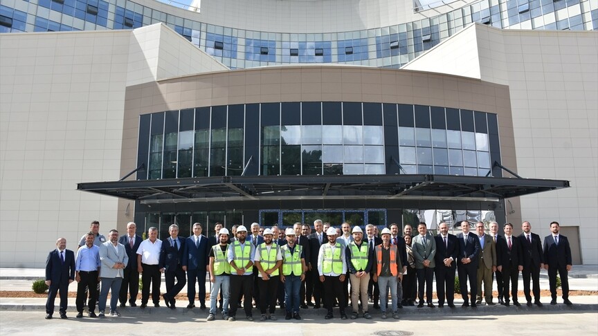Sağlık Bakanı Memişoğlu, Trabzon Şehir Hastanesi inşaatında incelemelerde bulundu