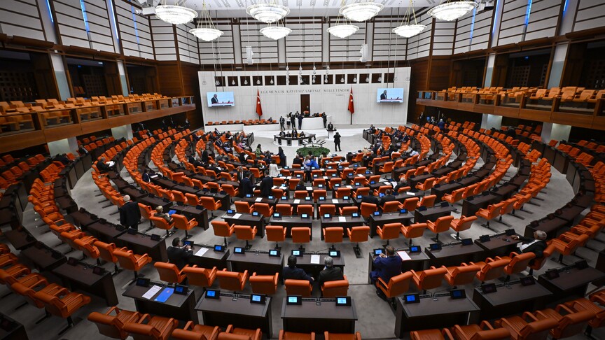 En düşük emekli aylığının artırılmasına yönelik düzenlemeyi de içeren kanun teklifi TBMM Genel Kurulunda kabul edildi