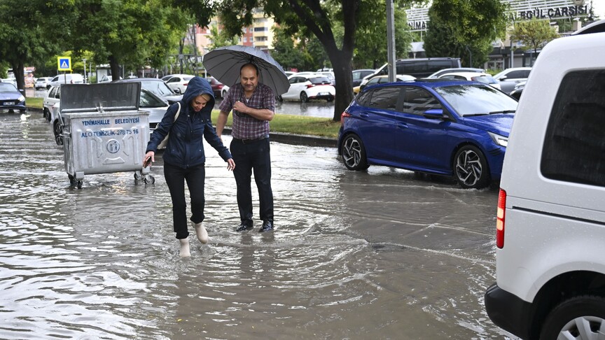 Başkentte sağanak etkili oluyor