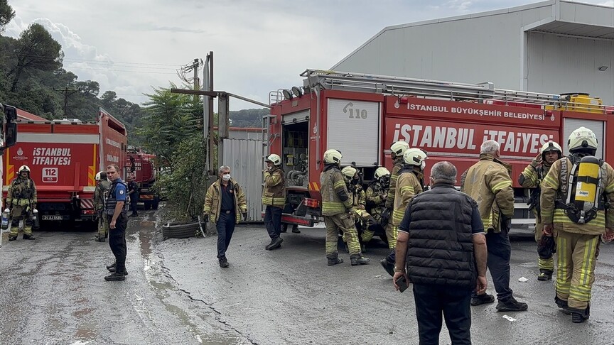 İstanbul'da bir fabrikada kimyasal tepkime nedeniyle işçiler tahliye edildi