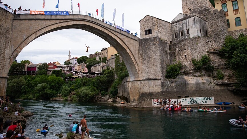 Bosna Hersek'te 460. Geleneksel Mostar Köprüsü Atlayışları yapıldı