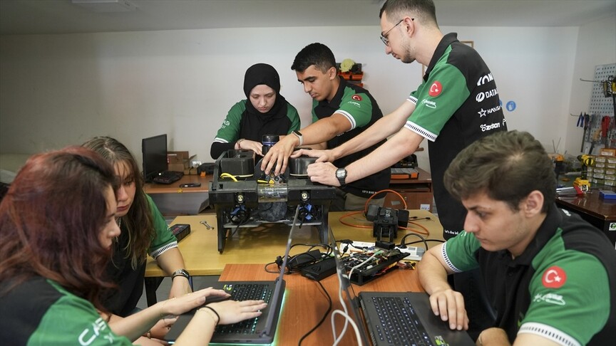 YTÜ öğrencileri yapay zeka destekli otonom insansız su altı aracı geliştirdi