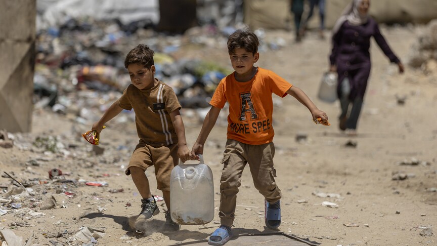 Delivering water to desperate families in Gaza dangerous: UN