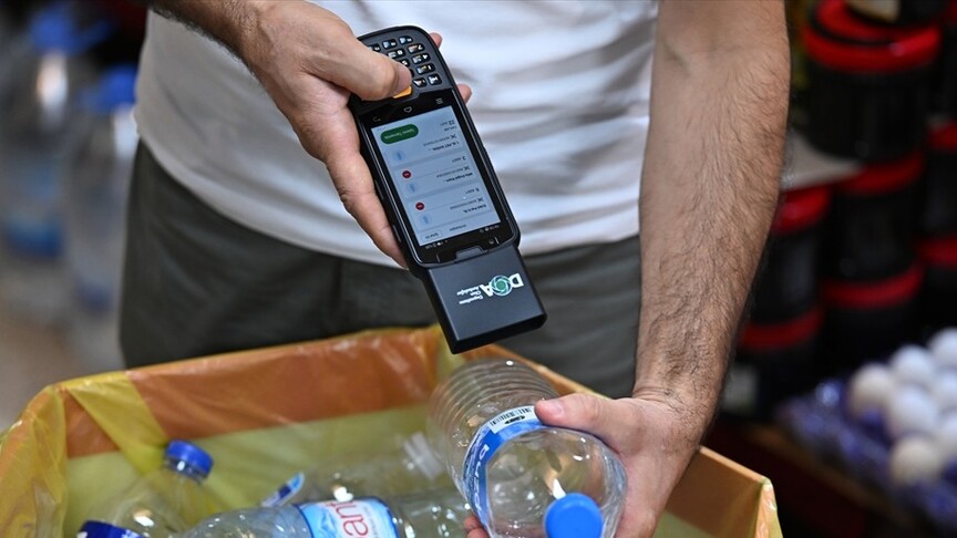 İstanbul'da mahalle esnafı Mobil DOA cihazıyla içecek ambalajı iadesi toplamaya başladı