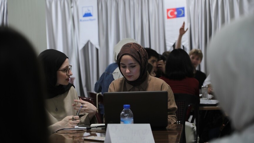 Türkiye ve Suriye'den Çerkez gençler Şam'daki "gençlik buluşmasında" bir araya geldi