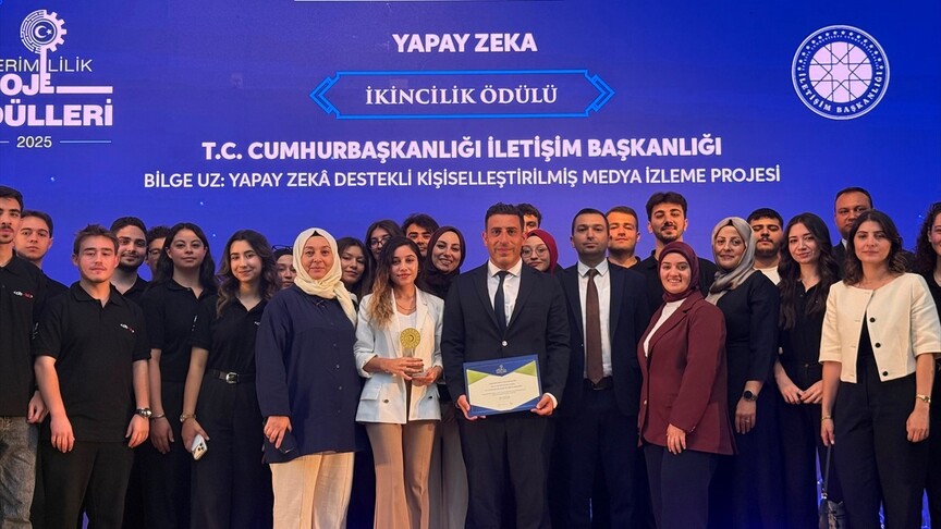 İletişim Başkanlığının "Bilge Uz: Yapay Zeka Destekli Kişiselleştirilmiş Medya İzleme Projesi"ne ödül