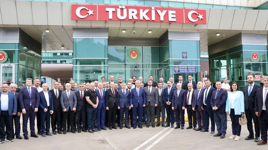 Ticaret Bakanı Bolat: Sarp Gümrük Kapısı bütün Asya ülkelerine açılan çok önemli bir geçiş koridoru