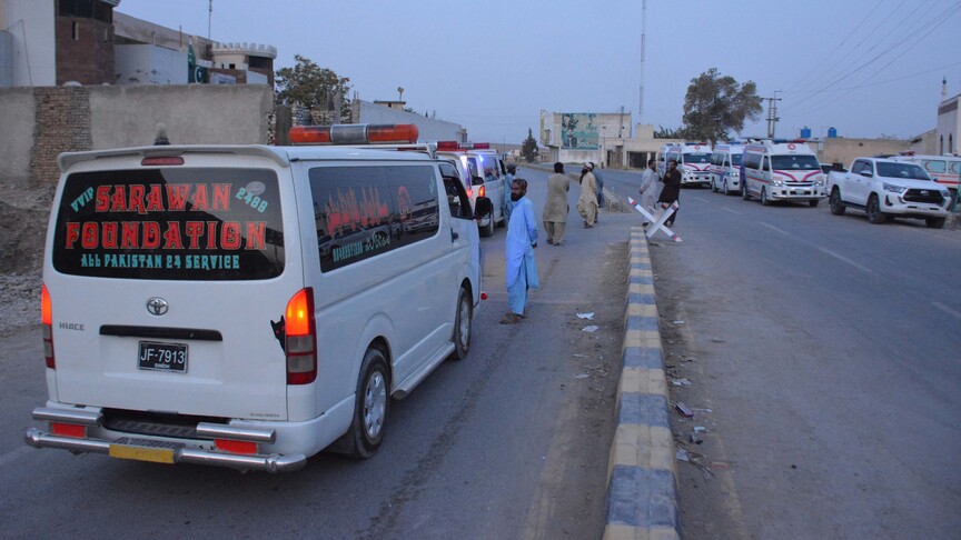 Pakistan'da polis karakolu önündeki patlamada 14 kişi hayatını kaybetti
