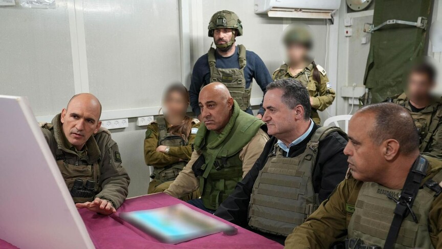 İsrail'de Savunma Bakanı ile ordu komuta kademesi arasında görevden alma krizi