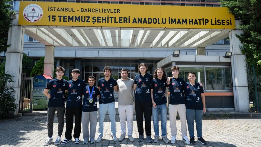 İmam hatip liseliler Kanada'daki robotik yarışmalarından 4 dünya derecesiyle döndü