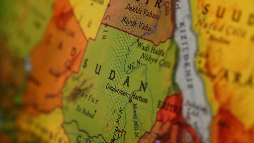 Yemen hükümetine yakın güçler, Kızıldeniz'de saldırıya uğrayan bir yük gemisinin battığını duyurdu