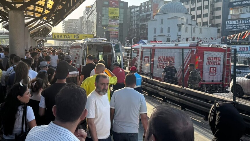 İstanbul'da metrobüsün çarptığı kadın ağır yaralandı