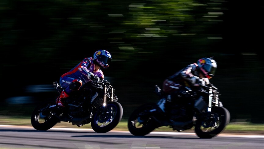 Motosikletin "Öncü kardeşleri" zirveye sürüyor