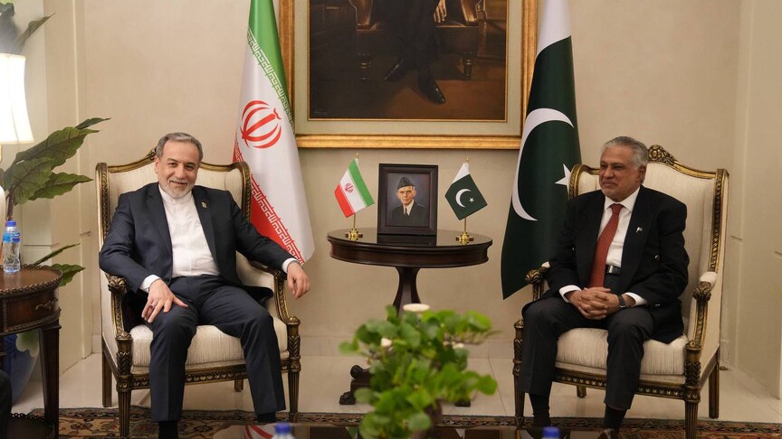 Pakistan Dışişleri Bakanı Dar, İranlı mevkidaşı Erakçi ile telefonda görüştü
