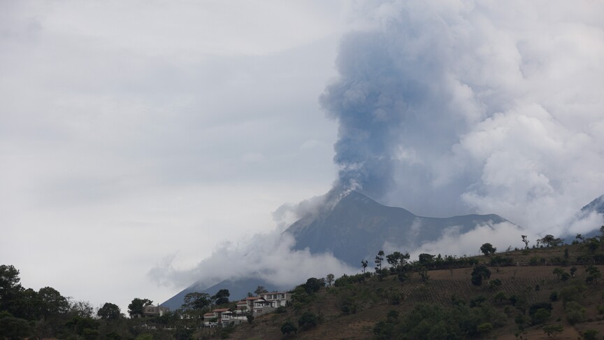 Fuego Yanardağı'nın faaliyete geçtiği Guatemala'da tahliye emirleri verildi