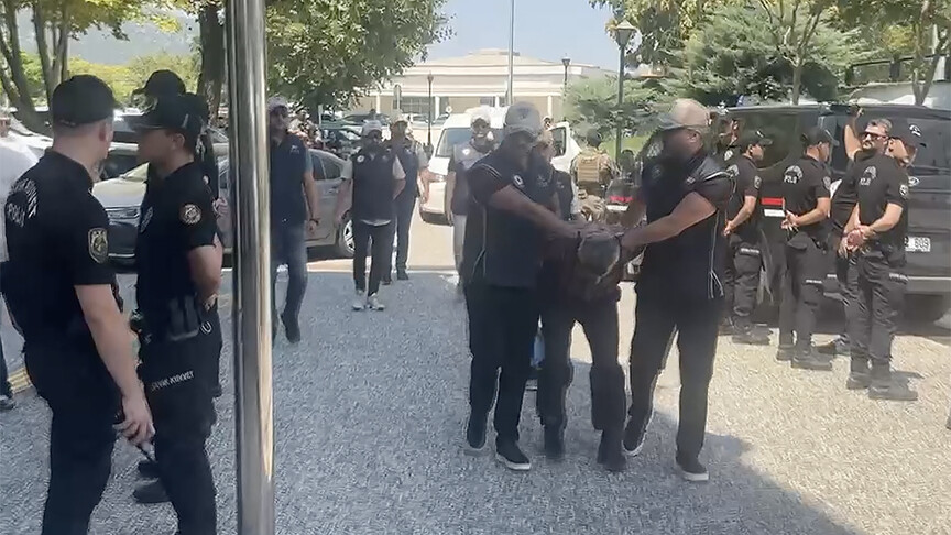Cumhurbaşkanına suikast girişiminden aranan firari FETÖ üyesi adliyeye sevk edildi