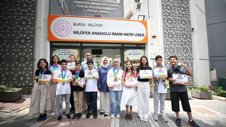 "Matematiğin yıldızları" Singapur'daki olimpiyatlarda 16 ödül kazandı