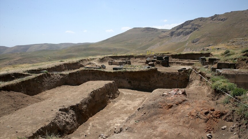 Urartu'nun izleri Kef Kalesi'ndeki kazılarda gün yüzüne çıkıyor