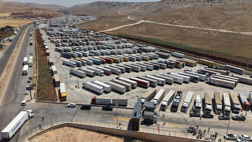 Cilvegözü Sınır Kapısı'nda inşası tamamlanan tır parkı hizmete alındı