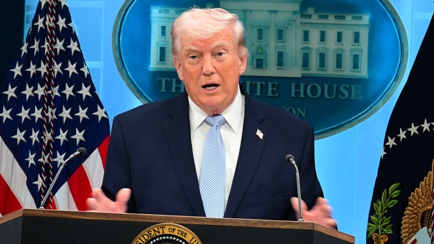 Trump, İran'la anlaşmayı tercih ettiğini ancak askeri saldırının hala bir seçenek olduğunu belirtti