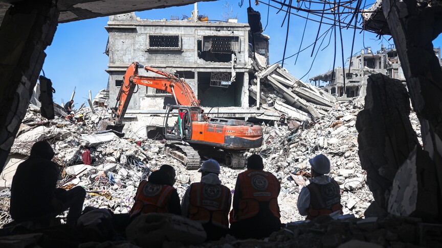 Gazze’de İsrail saldırısında yıkılan binanın enkazından 19 Filistinlinin naaşı çıkarıldı