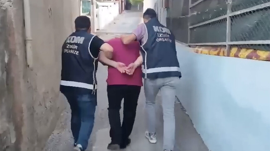 İzmir merkezli suç örgütü operasyonunda yakalanan 28 şüpheli tutuklandı