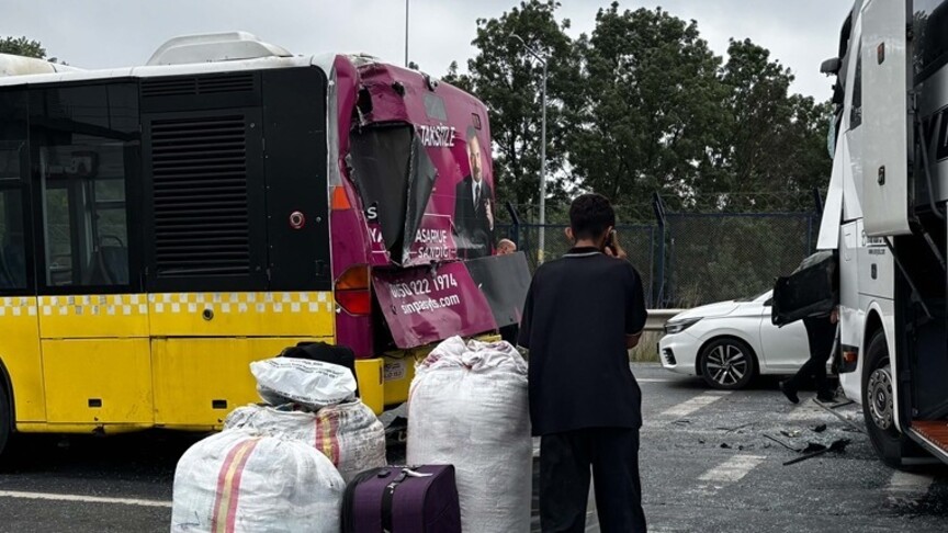 Başakşehir'de İETT otobüsü ve yolcu otobüsünün karıştığı kazada 4 kişi yaralandı