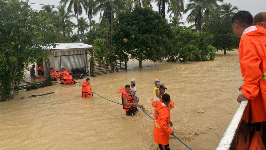 Filipinler'de tropikal siklonlar ve muson yağmurları nedeniyle 12 kişi hayatını kaybetti
