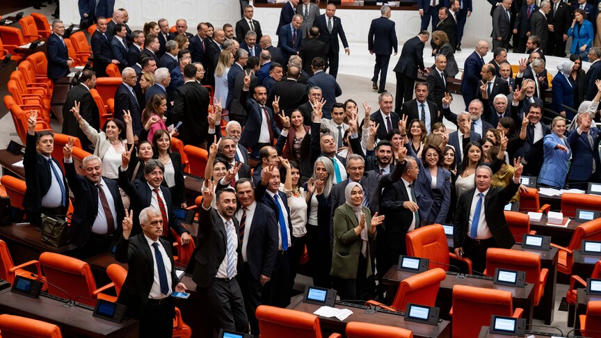 Siyasilerden, "Milli Dayanışma ve Toplumsal Bütünleşmenin Güçlendirilmesine Dair Kanun Teklifi"ne ilişkin açıklama