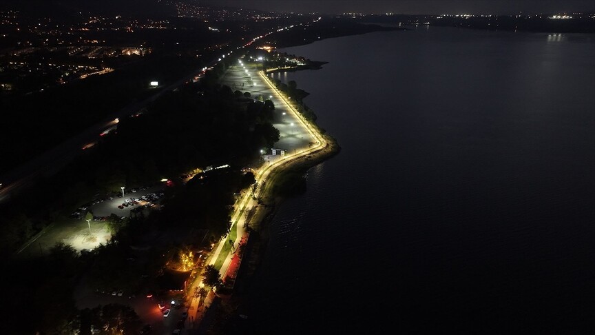 Sapanca Gölü'nün kıyı şeridi yeni görünümüne kavuştu
