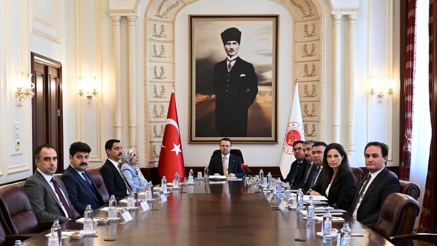Adalet Bakanı Gürlek, Muhsin Yazıcıoğlu'nun ailesiyle görüştü