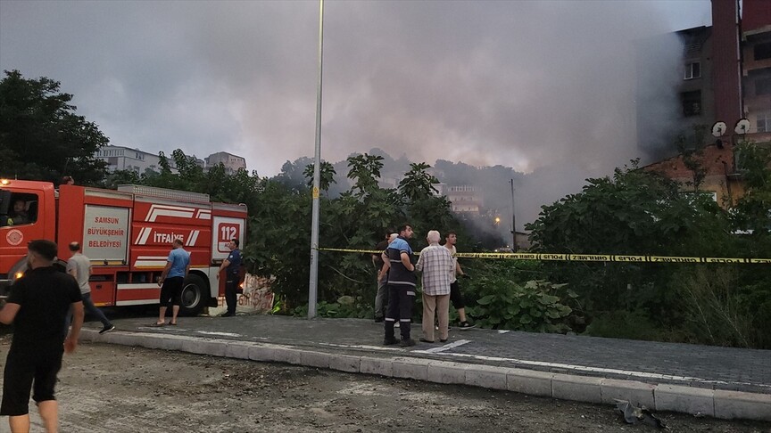 Samsun'da tüp deposunda çıkan yangına müdahale ediliyor