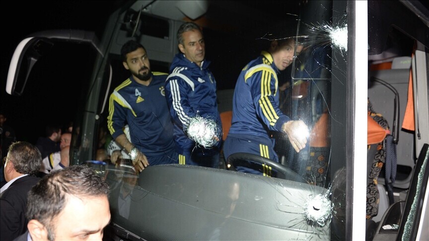 Fenerbahçe takım otobüsüne saldırı dosyasında gözaltına alınan 4 şüpheliden 1'i tutuklandı