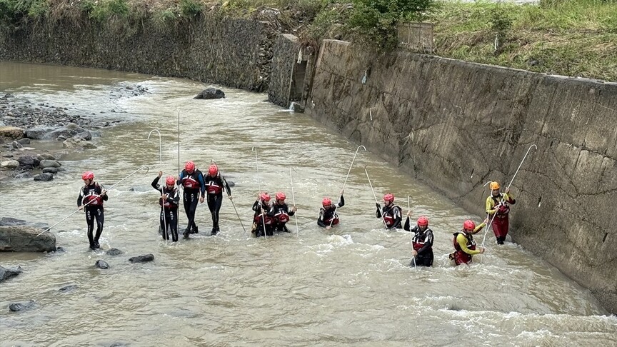 Giresun'da sel sularına kapıldığı değerlendirilen 2 kişi için arama çalışması devam ediyor