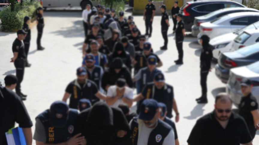 "İnternet altyapısı değişikliği" bahanesiyle 801 kişiyi dolandırdıkları iddia edilen 90 şüpheli yakalandı