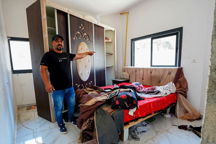 Gaspçı İsraillilerin Kusra'da evini kuşattığı Filistinli İbrahim Fevzi, uğradıkları saldırıları anlattı