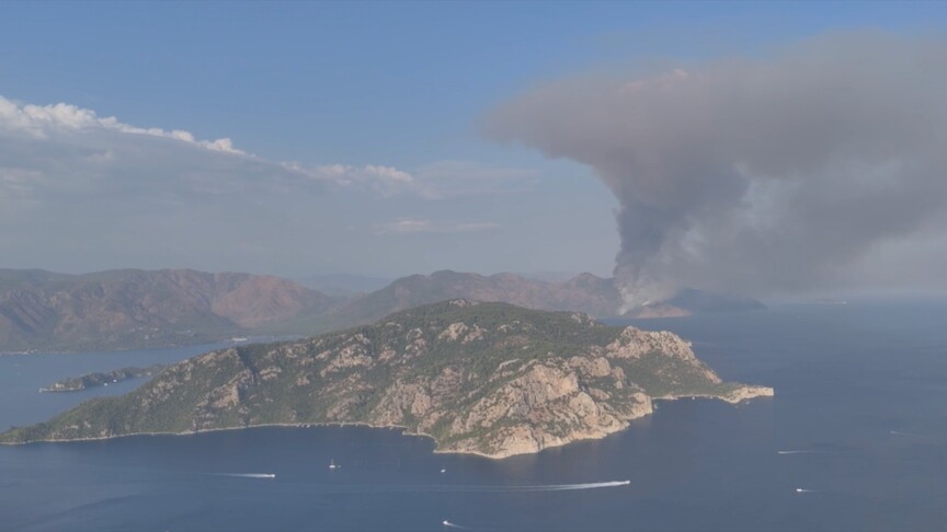 Marmaris'te çıkan orman yangınına müdahale ediliyor