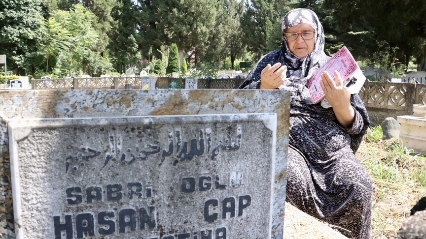 Marmara Depremi'nde kaybettiği oğlu ve gelininin acısını 27 yıldır yüreğinde hissediyor