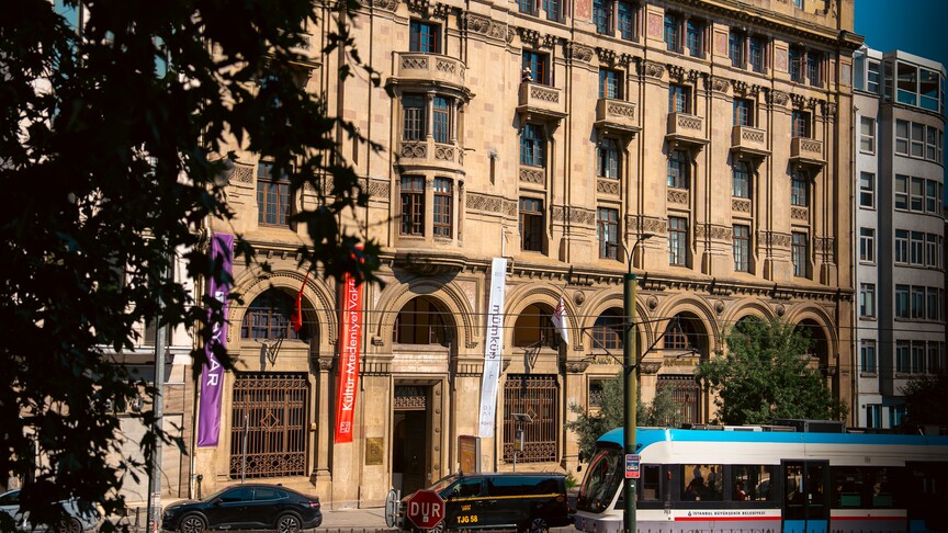Temas sergisi Karaköy Palas'ta ziyaretçilerle buluşuyor