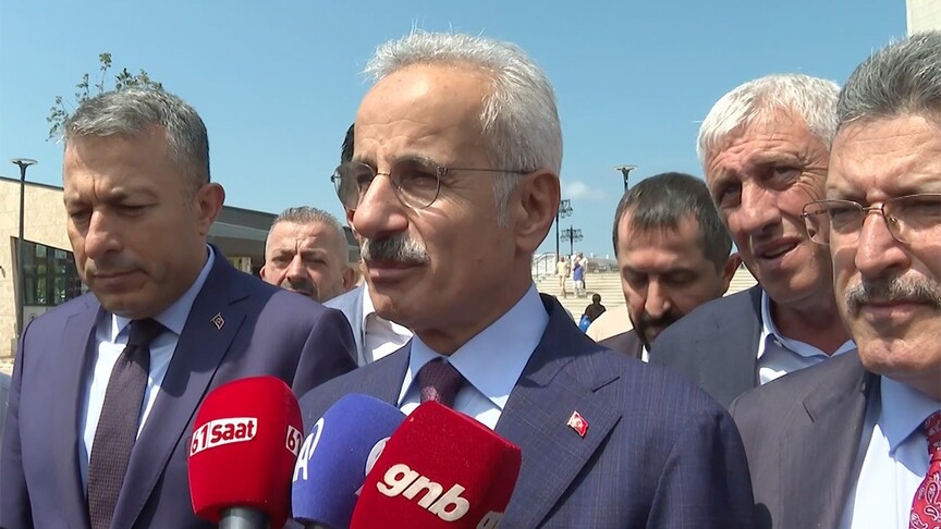 Bakan Uraloğlu, Trabzon'da raylı sistem projesinin temelinin eylülde atılacağını bildirdi