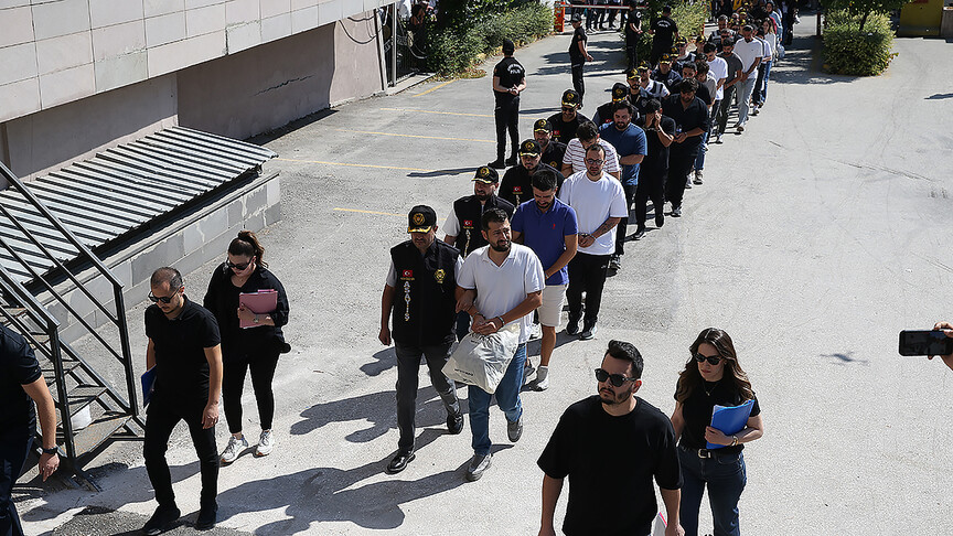 "İnternet altyapısı değişikliği" bahanesiyle 801 kişiyi dolandıran 53 şüpheli tutuklandı